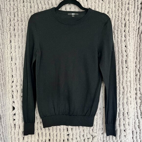 Uniqlo Black Crewneck 100% Wool Sweater Size Medium - Picture 1 of 8